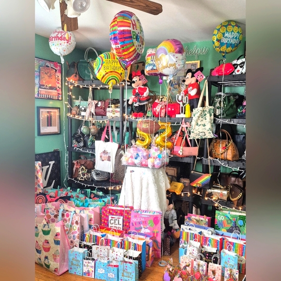 IT'S ANOTHER SHARE SHOW - Picture 4 of 16